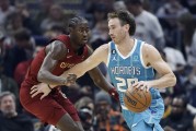 体育乐趣- 米切尔34分骑士终结火箭  